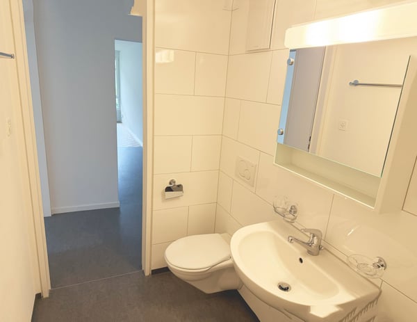 Moderne 2.5-Zimmer-Wohnung mit Balkon am Rosenbergweg 10