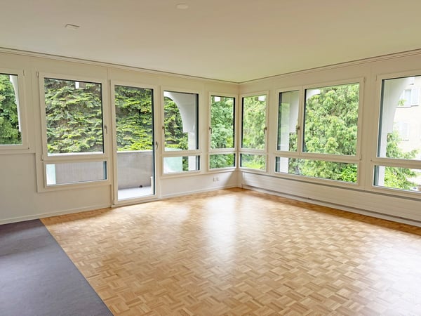 Moderne 2.5-Zimmer-Wohnung mit Balkon am Rosenbergweg 7