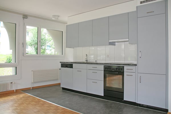 Moderne 2.5-Zimmer-Wohnung mit Balkon am Rosenbergweg 3