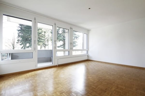 Moderne 2.5-Zimmer-Wohnung mit Balkon am Rosenbergweg 4
