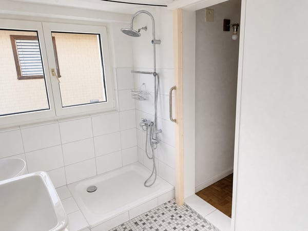 Gemütliche 5-Zimmer-Altbauwohnung mit einer Raumhöhe von 2.10 m 9