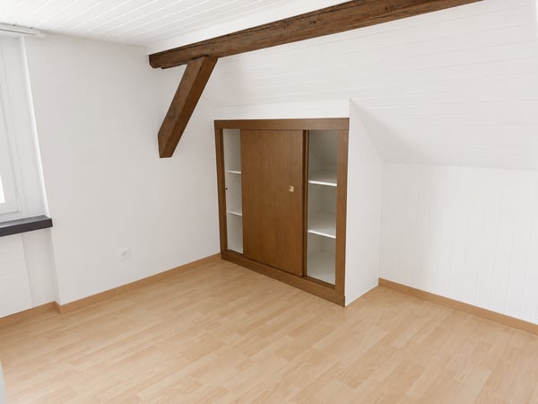 Gemütliche 5-Zimmer-Altbauwohnung mit einer Raumhöhe von 2.10 m 7