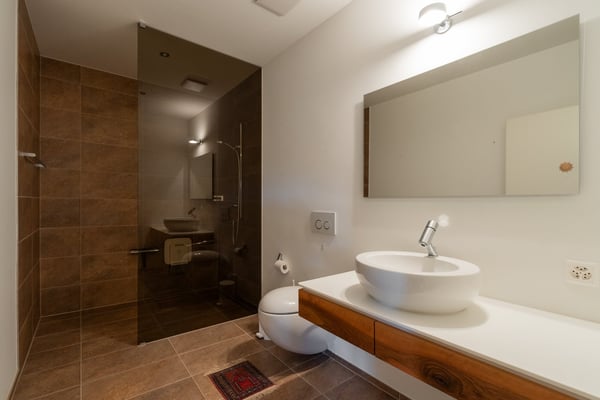 Aussergewöhnlich grosszügige 3.5-Zimmerwohnung mit 120 m², grosser Terrasse & 2 TG-Plätzen 17