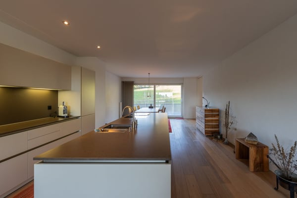 Aussergewöhnlich grosszügige 3.5-Zimmerwohnung mit 120 m², grosser Terrasse & 2 TG-Plätzen 6