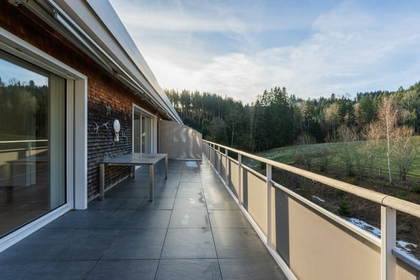 Aussergewöhnlich grosszügige 3.5-Zimmerwohnung mit 120 m², grosser Terrasse & 2 TG-Plätzen 20