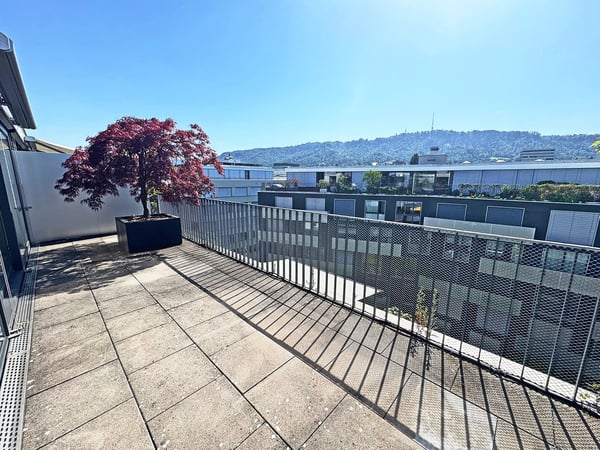 Moderne 3.5-Zimmer-Attikawohnung in Zürich-Sihlcity 21