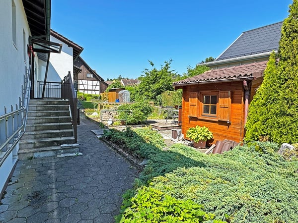 Charmantes Einfamilienhaus in ruhiger Lage in Neerach 2