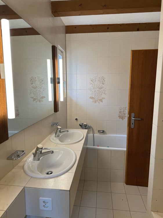 Idyllisches Wohnen am Rebberg: 4.5-Zimmer-Doppelhaushälfte in Weining 7
