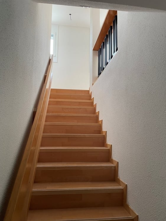 Eine neu renovierte Wohnung steht im Angebot 6