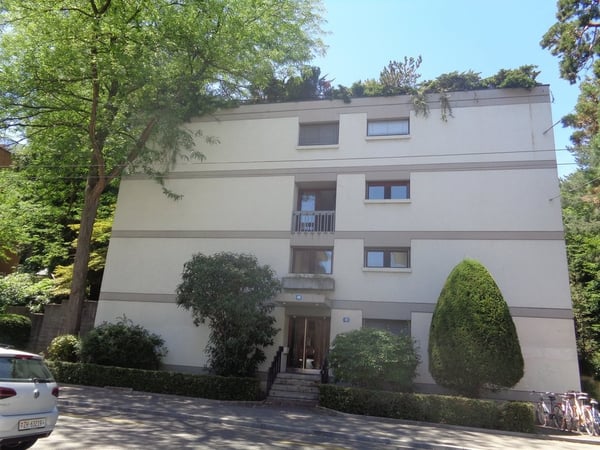 Eine neu renovierte Wohnung steht im Angebot 11