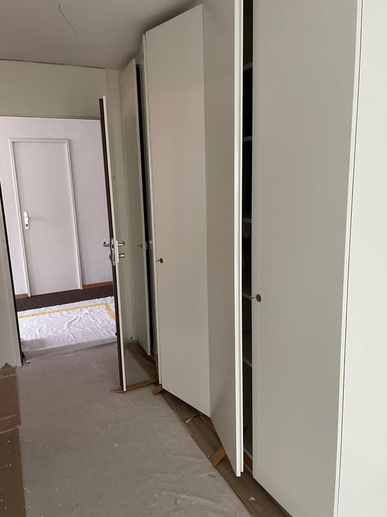 Eine neu renovierte Wohnung steht im Angebot 10