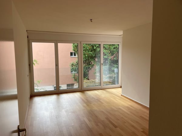 Eine neu renovierte Wohnung steht im Angebot 8