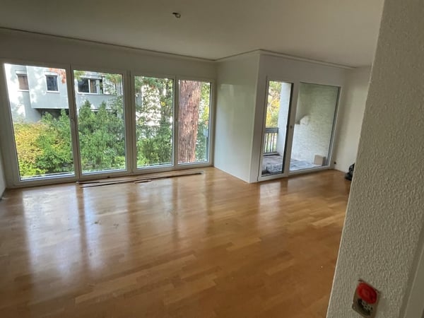 Eine neu renovierte Wohnung steht im Angebot 3