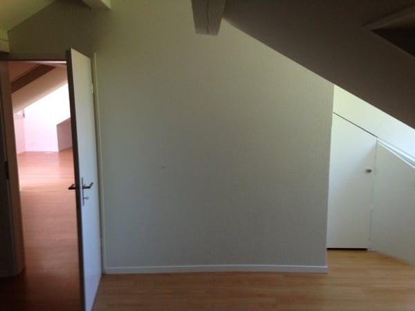 Wir bieten eine schöne 1.5 Zimmer-Dachwohnung an 9