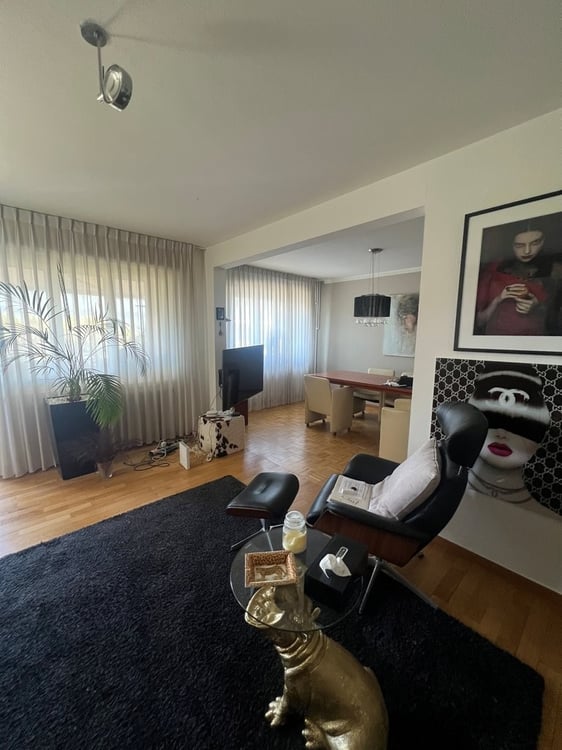 Ruhige, grosszügige und zentrale Wohnung 2