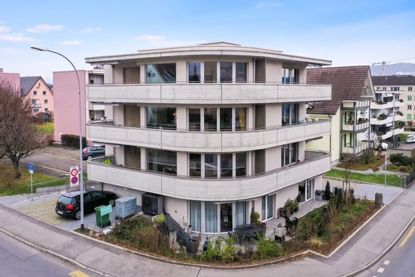 Moderne 2.5-Zimmer-Wohnung mit Loggia an attraktiver Lage in Kriens 1