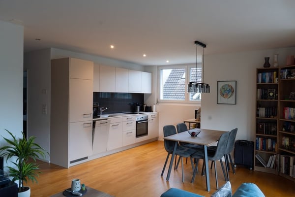 Moderne 2.5-Zimmer-Wohnung mit Loggia an attraktiver Lage in Kriens 2