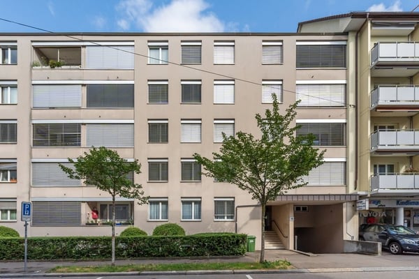 Attraktive Wohnung mit Balkon in Zürich Altstetten - beim Lindenplatz! 1