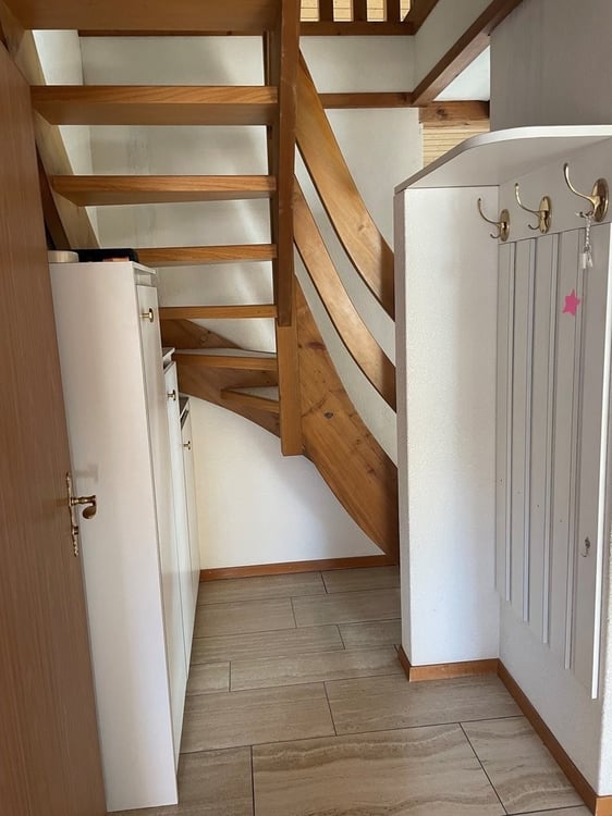 Wir bieten eine grosszügig ausgestattete Wohnung an. 2