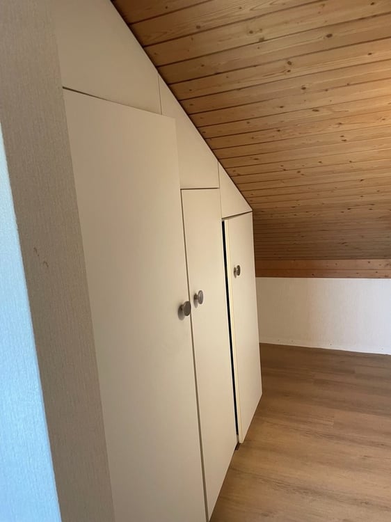 Wir bieten eine grosszügig ausgestattete Wohnung an. 10
