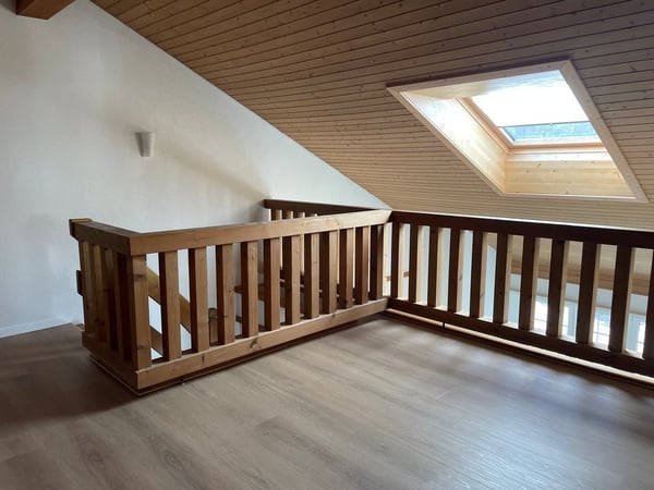 Wir bieten eine grosszügig ausgestattete Wohnung an. 9