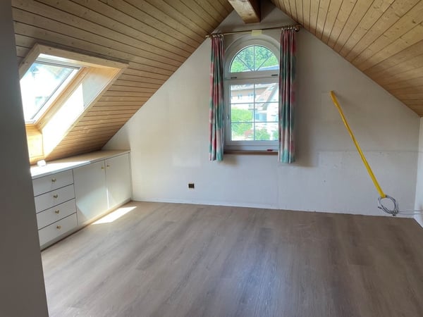 Wir bieten eine grosszügig ausgestattete Wohnung an. 9