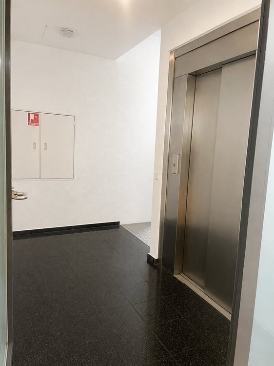 Vielseitig nutzbare Gewerbefläche an prominenter Lage im Kreis 5 10