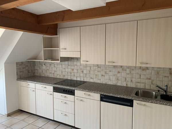 Tolle Dachwohnung mit Galerie an ruhiger Lage zu vermieten 3