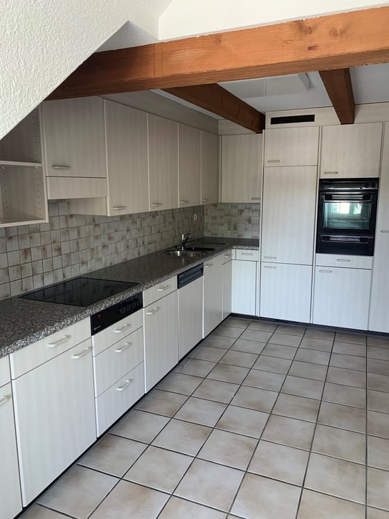 Tolle Dachwohnung mit Galerie an ruhiger Lage zu vermieten 2