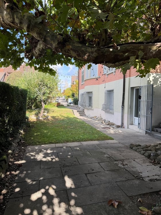 Ruhiges Wohnen mit privatem Gartensitzplatz nahe Klusplatz (Kreis 7) 9