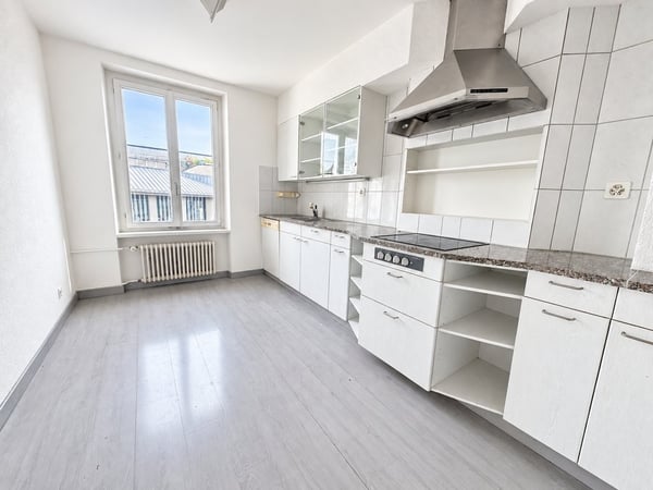Grosszügige 4-Zimmerwohnung mit Stuckatur und Balkon 6