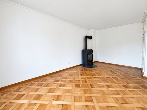 Grosszügige 4-Zimmerwohnung mit Stuckatur und Balkon 3