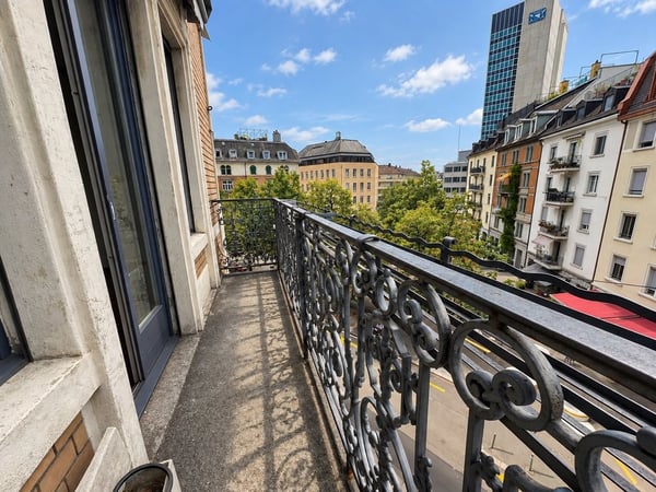 Grosszügige 4-Zimmerwohnung mit Stuckatur und Balkon 7