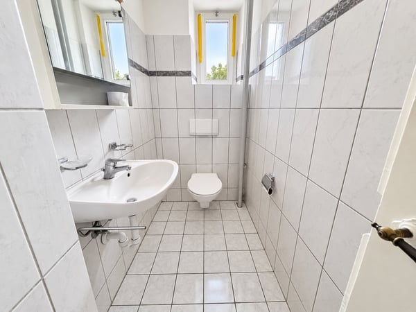 Grosszügige 4-Zimmerwohnung mit Stuckatur und Balkon 9