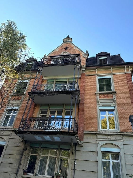 4-Zimmer-Wohnung mit Balkon am Zürichberg - befristet bis 30.06.2027 1