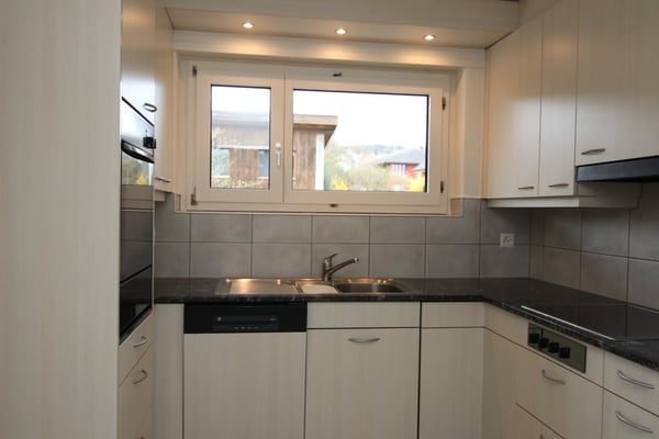 Geräumige Familienwohnung an zentraler Lage in Dielsdorf 2
