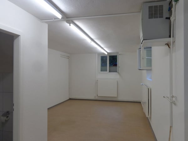 Atelier mit grossem Lager 1