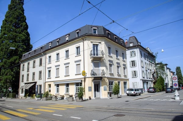 Stilvolle 5.5-Zimmer-Wohnung mit 126m2 - an zentraler Lage 1