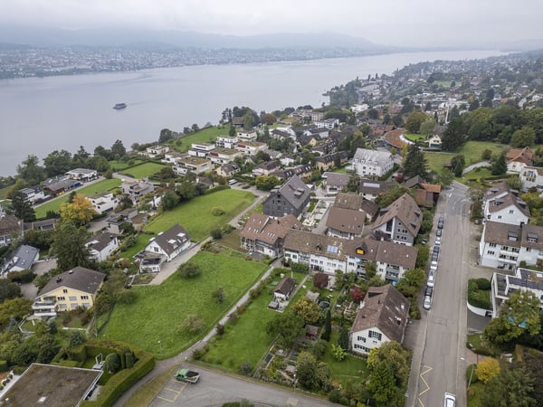 793 m2 grosses Grundstück mit bestehendem Gartenhaus 3