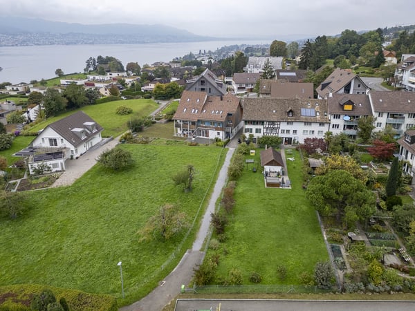 793 m2 grosses Grundstück mit bestehendem Gartenhaus 1