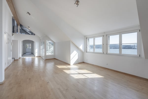 Einmaliges Wohnen: grosszügige Dachwohnung mit Seesicht 4