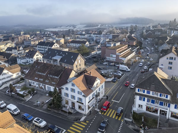 Wohn- und Geschäftshaus mit Ladenlokal und Wiihüsli 7
