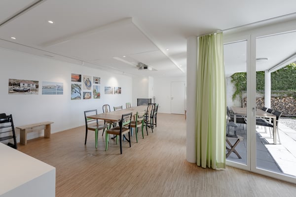 Moderne & geräumige 2.5-Zimmerwohnung mit Einstellplatz 11