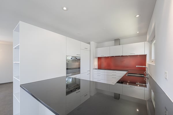 Moderne & geräumige 2.5-Zimmerwohnung mit Einstellplatz 8