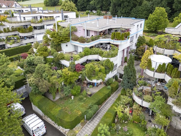 Attikawohnung mit grosser Terrasse und Nebenräumen 1