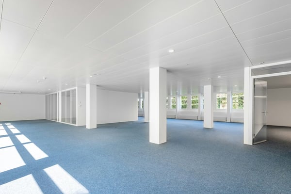 Soutterain Fläche mit Tageslicht in der nähe vom Flughafen zu vermieten 9