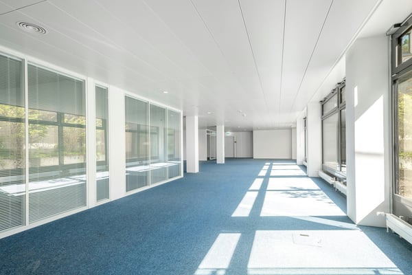 Soutterain Fläche mit Tageslicht in der nähe vom Flughafen zu vermieten 7