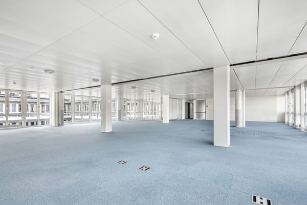 PLAZA | Helle Bürofläche im obersten Stockwerk 1