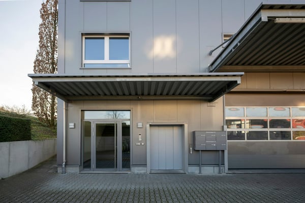 600 m2 Gewerbe-/Lagerfläche mit viel Büro, schönen Aufenthaltsflächen und guter Logistik 2