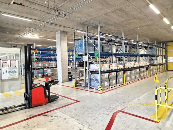 Unterteilbare 10m hohe, LKW befahrbare 10'000 m² Industriehalle mit 8t-Kränen und hoher Bodenlast 3